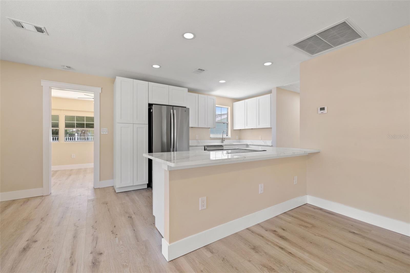 Image 8 of 28 For 3940 Miramar Way S