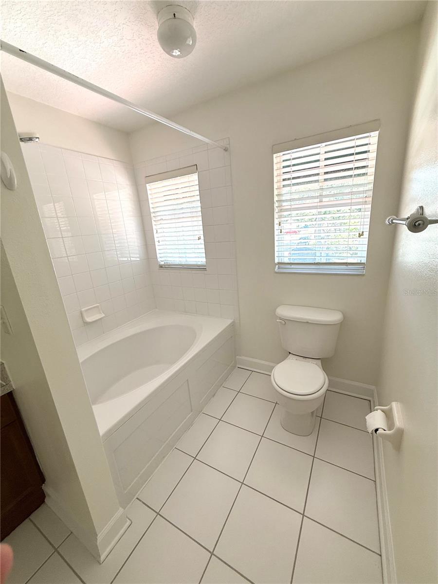 Image 31 of 54 For 5644 Samter Court