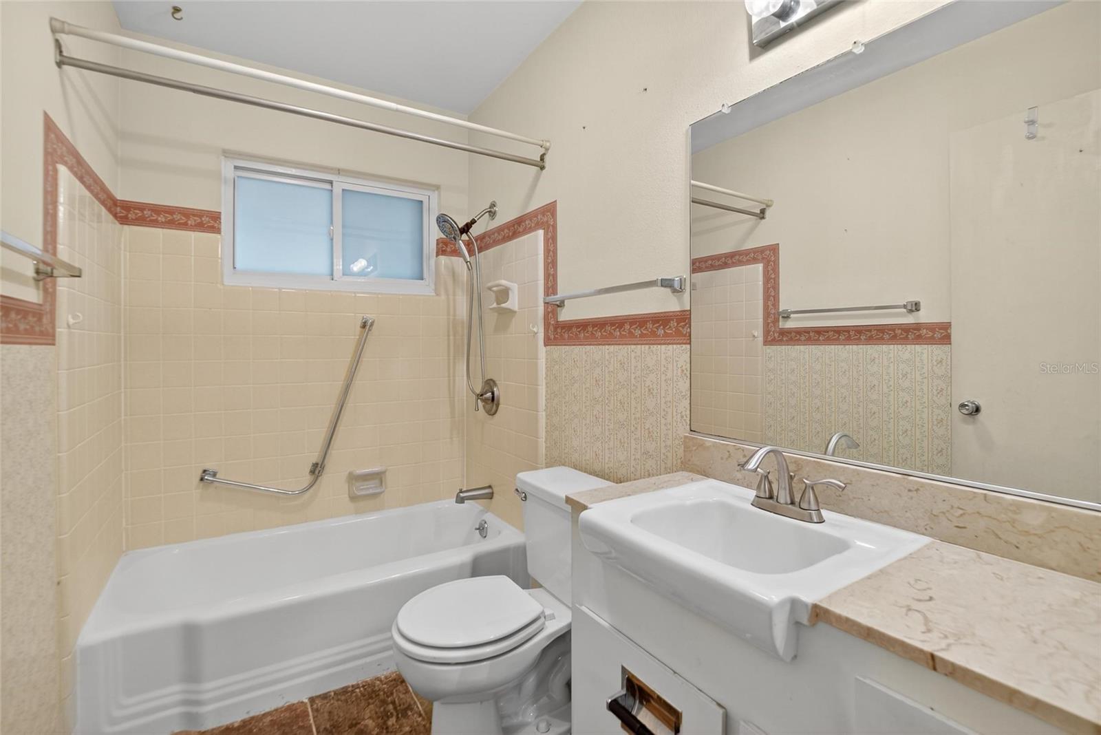Image 20 of 34 For 822 Oakmont Avenue