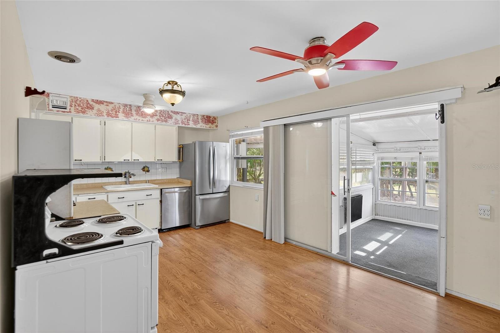 Image 6 of 34 For 822 Oakmont Avenue