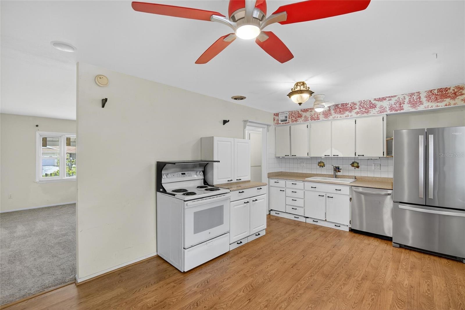 Image 7 of 34 For 822 Oakmont Avenue