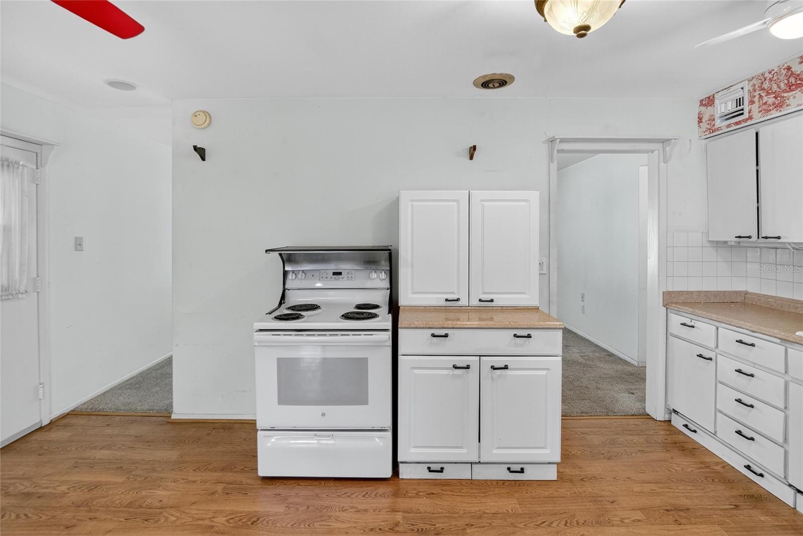 Image 8 of 34 For 822 Oakmont Avenue