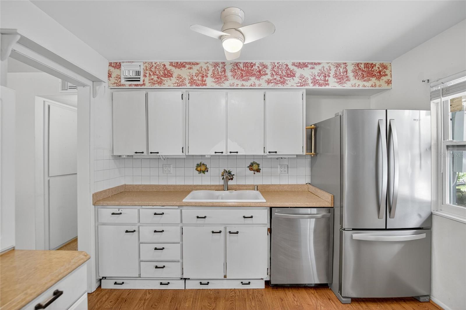 Image 9 of 34 For 822 Oakmont Avenue