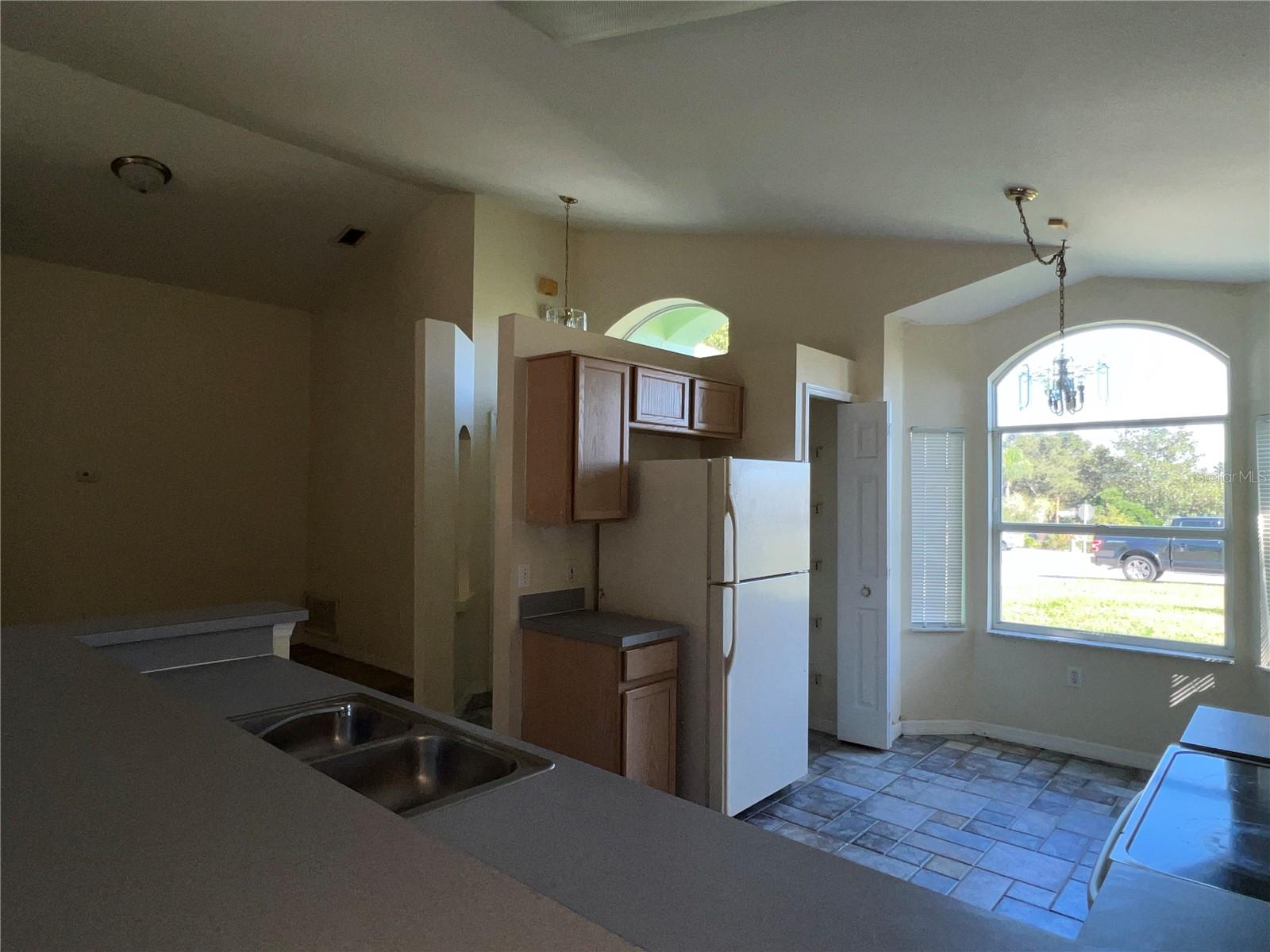 Image 11 of 19 For 103 Thornbush Parkway