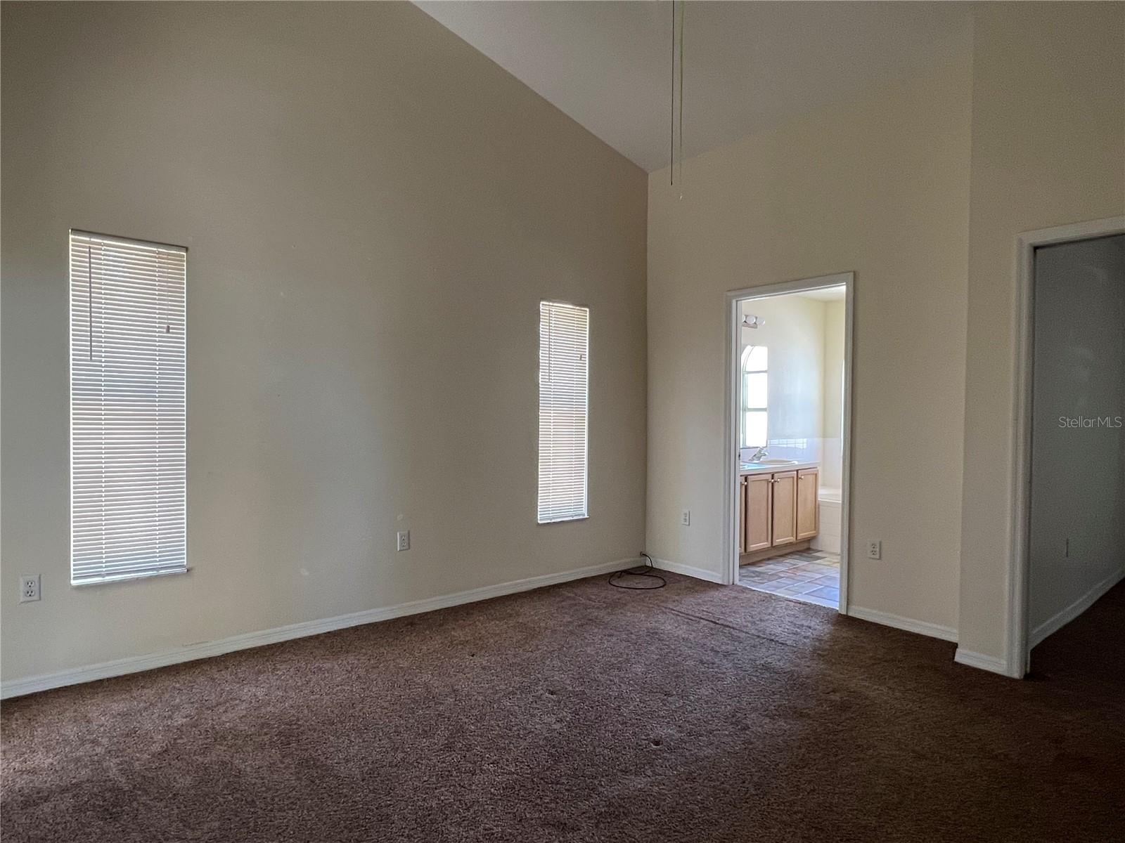 Image 6 of 19 For 103 Thornbush Parkway