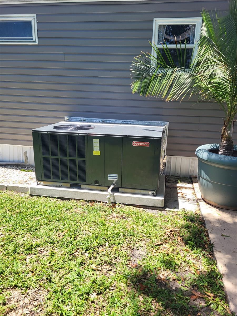 Image 22 of 29 For 6580 Seminole Boulevard 618