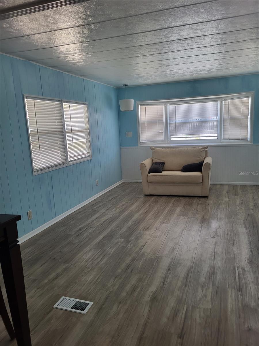 Image 4 of 29 For 6580 Seminole Boulevard 618