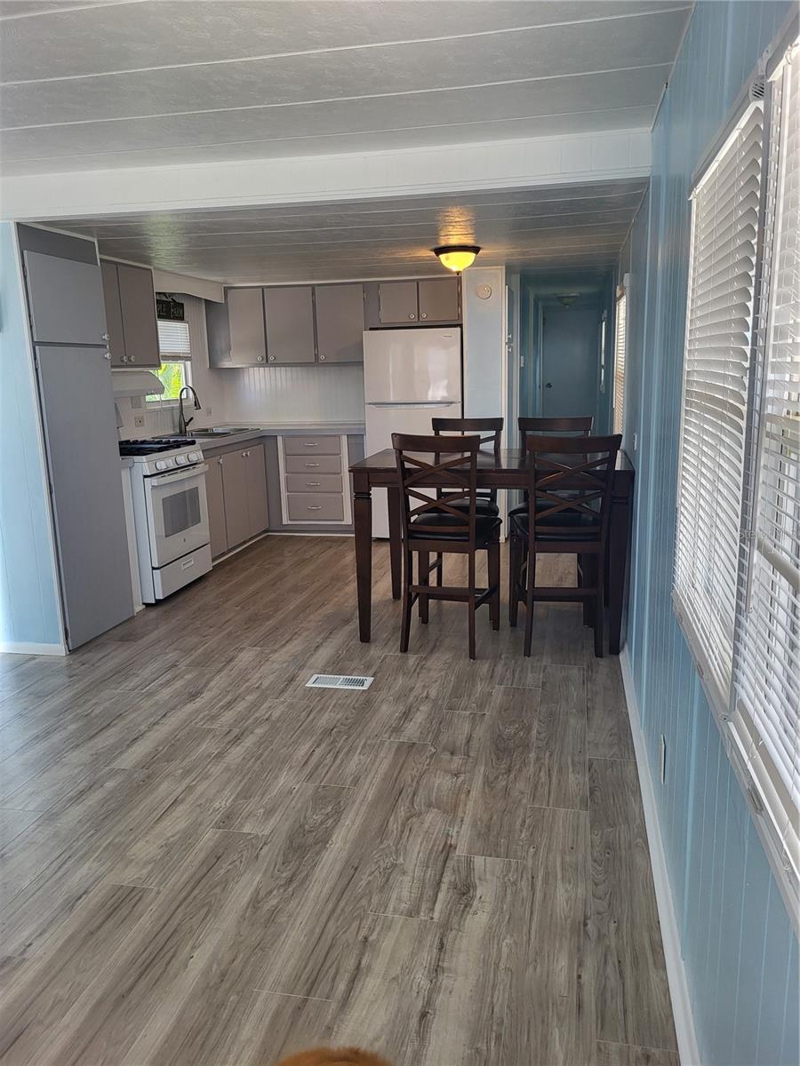 Image 7 of 29 For 6580 Seminole Boulevard 618