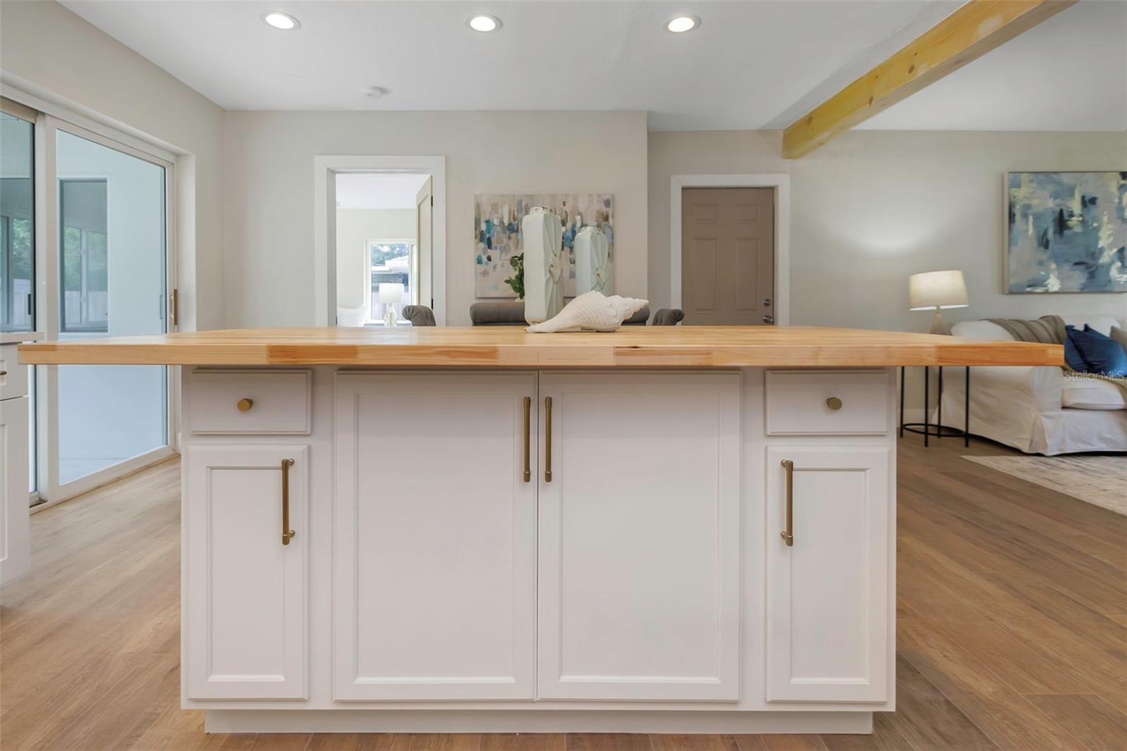 Image 21 of 59 For 245 Grove Cir N