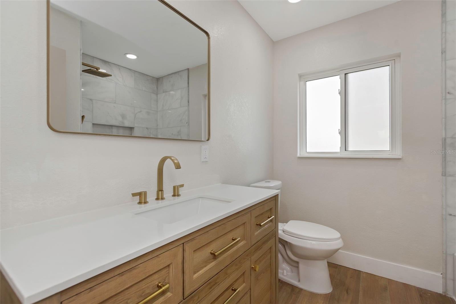 Image 24 of 59 For 245 Grove Cir N