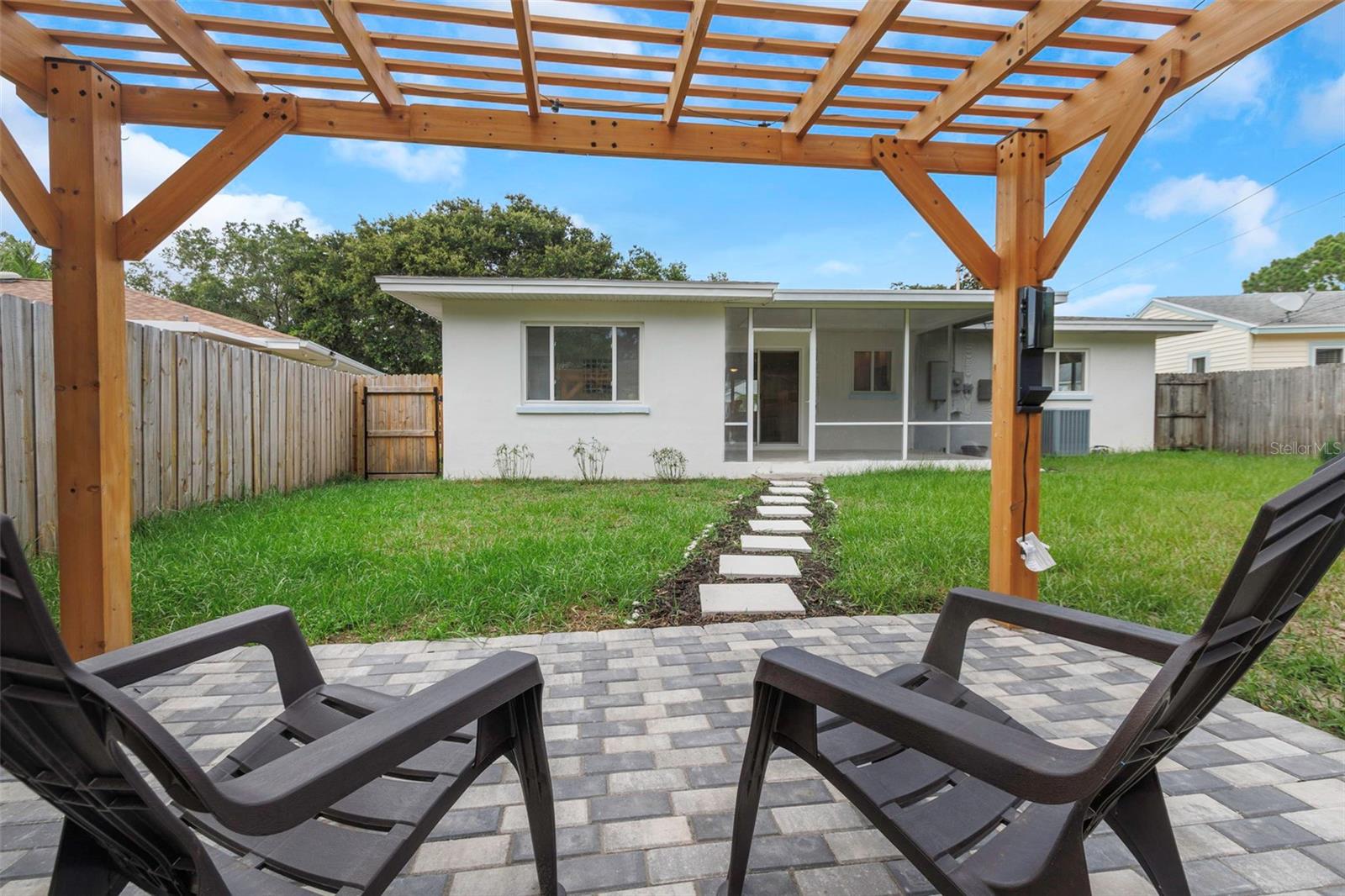 Image 6 of 59 For 245 Grove Cir N