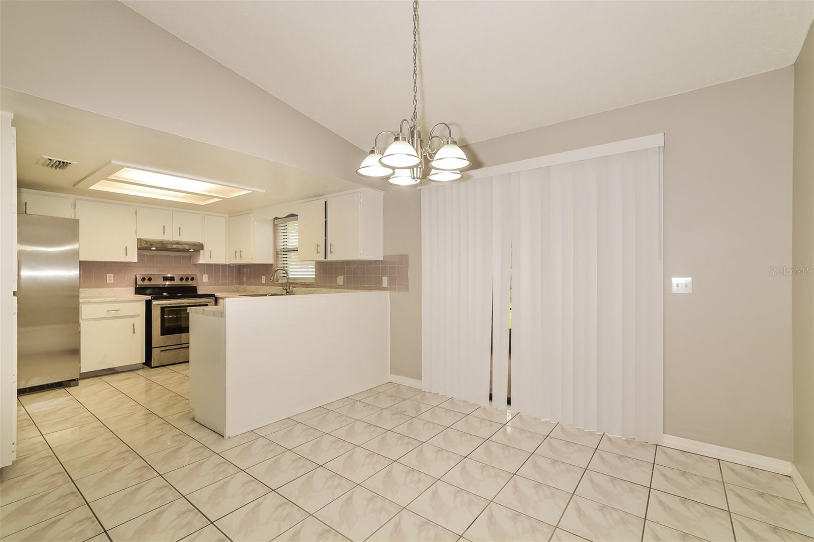 Image 4 of 15 For 2811 Queen Palm Drive