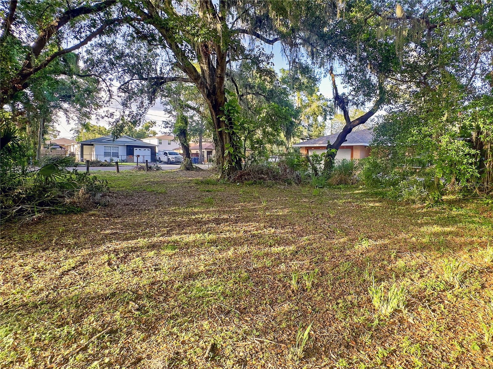 Image 9 of 11 For 3609 North Bay Street