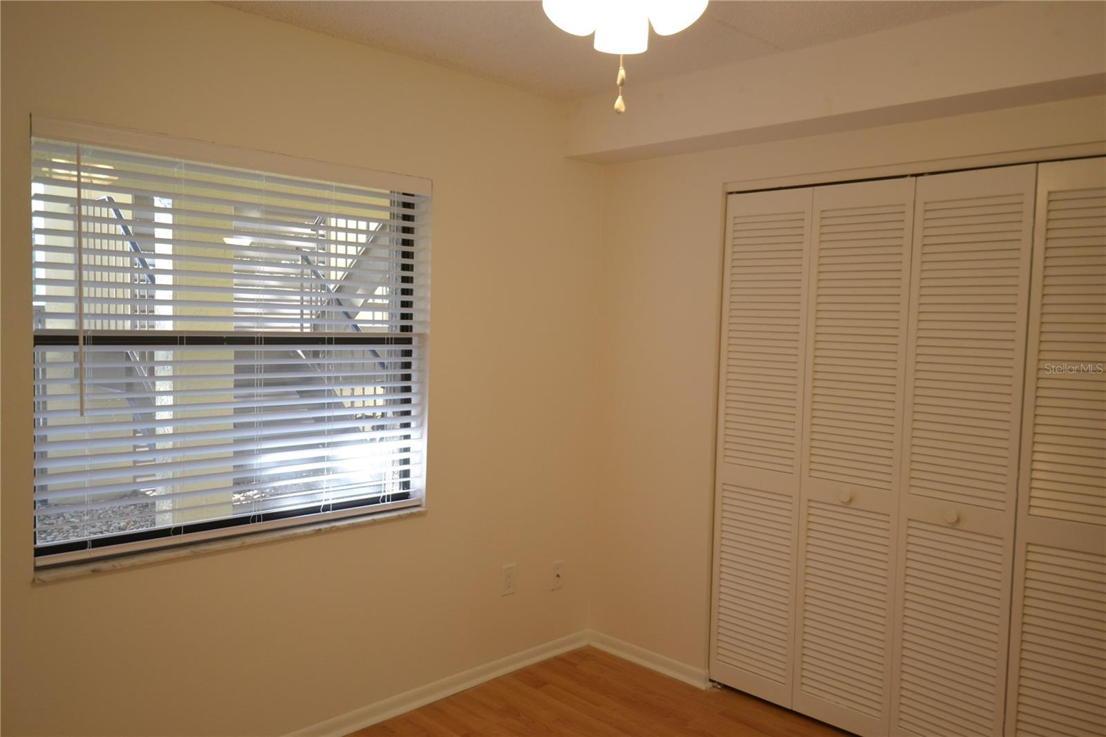 Image 11 of 39 For 209 Woodlake Wynde