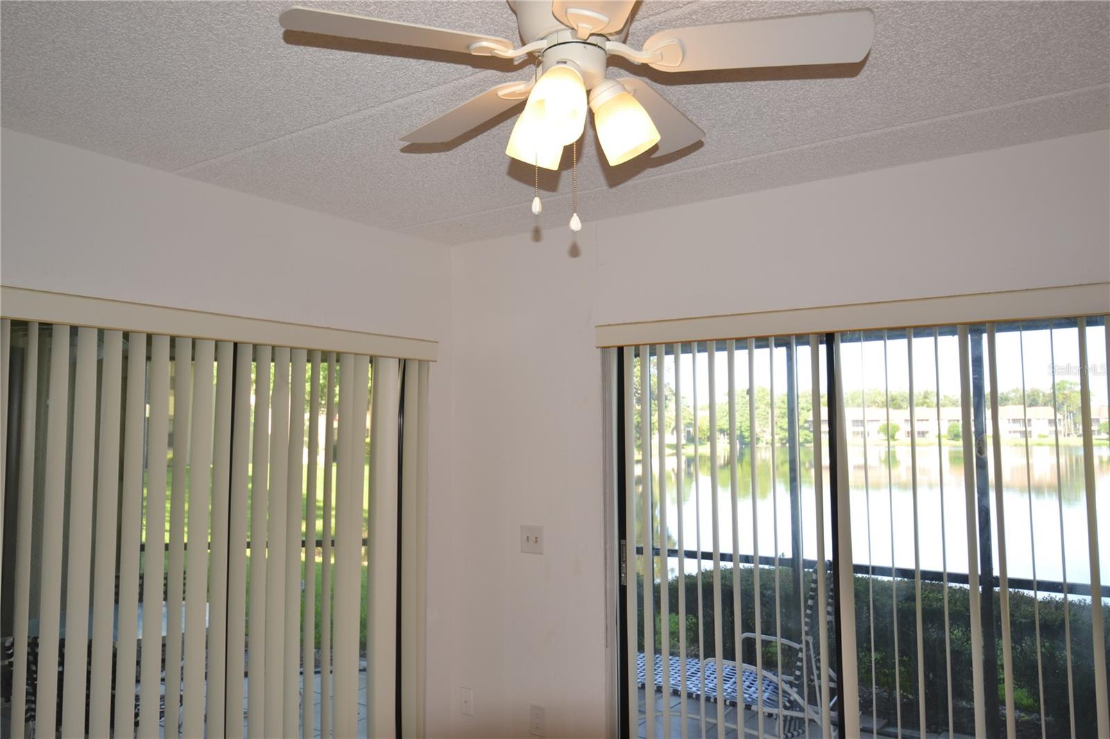 Image 20 of 39 For 209 Woodlake Wynde