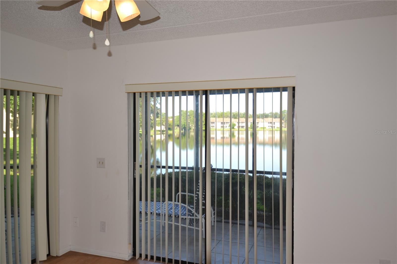 Image 21 of 39 For 209 Woodlake Wynde