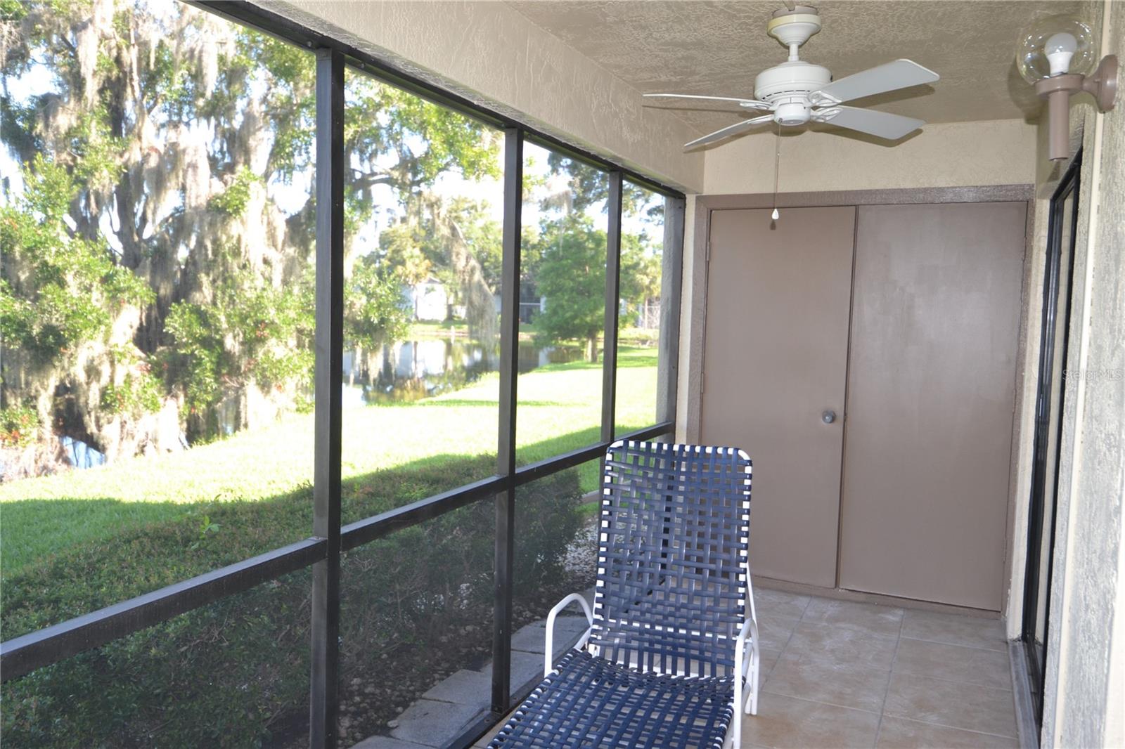 Image 33 of 39 For 209 Woodlake Wynde