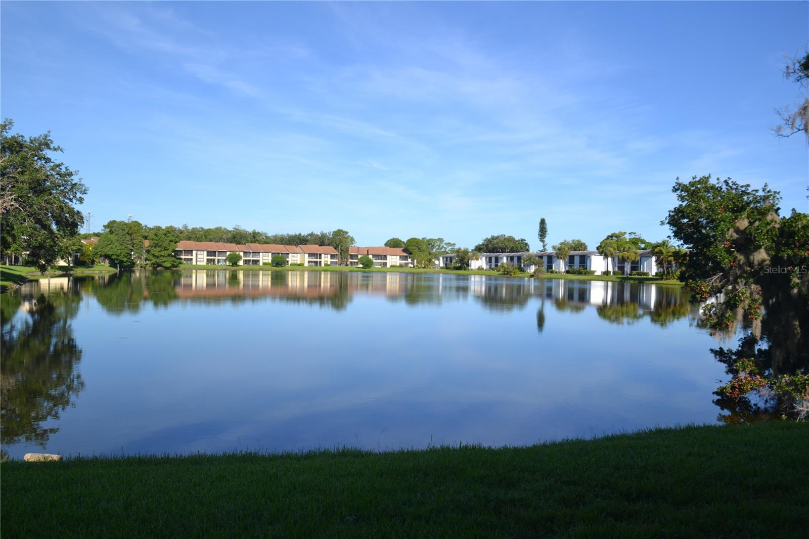 Image 34 of 39 For 209 Woodlake Wynde