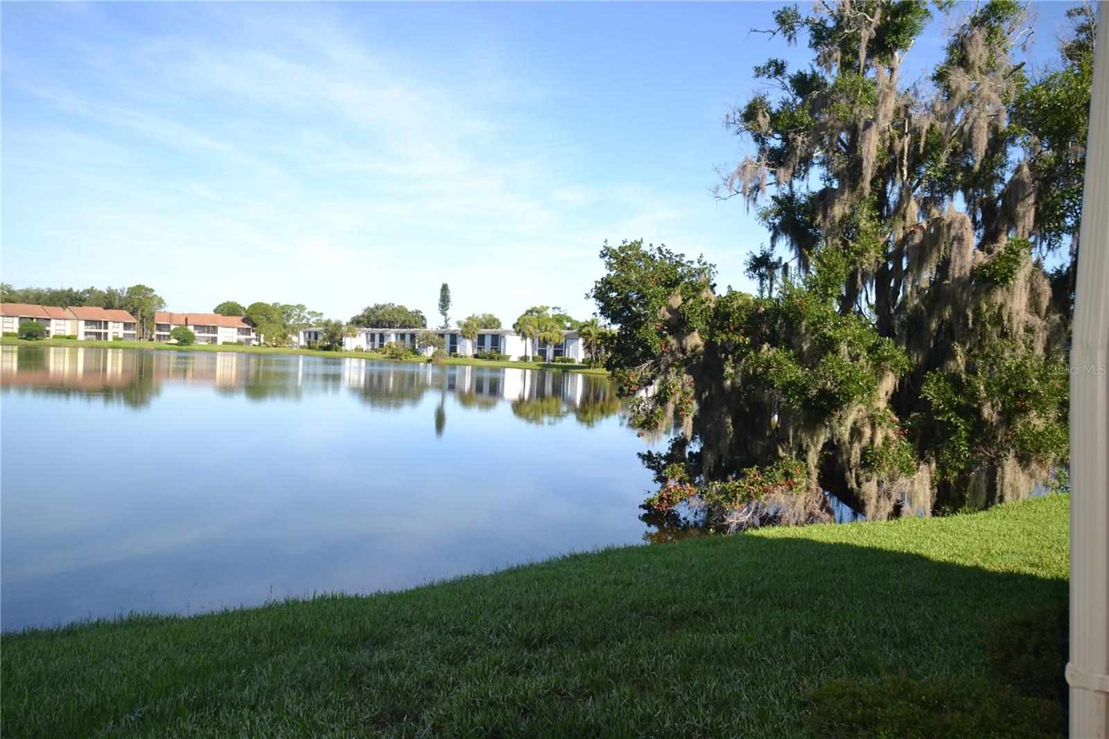 Image 35 of 39 For 209 Woodlake Wynde