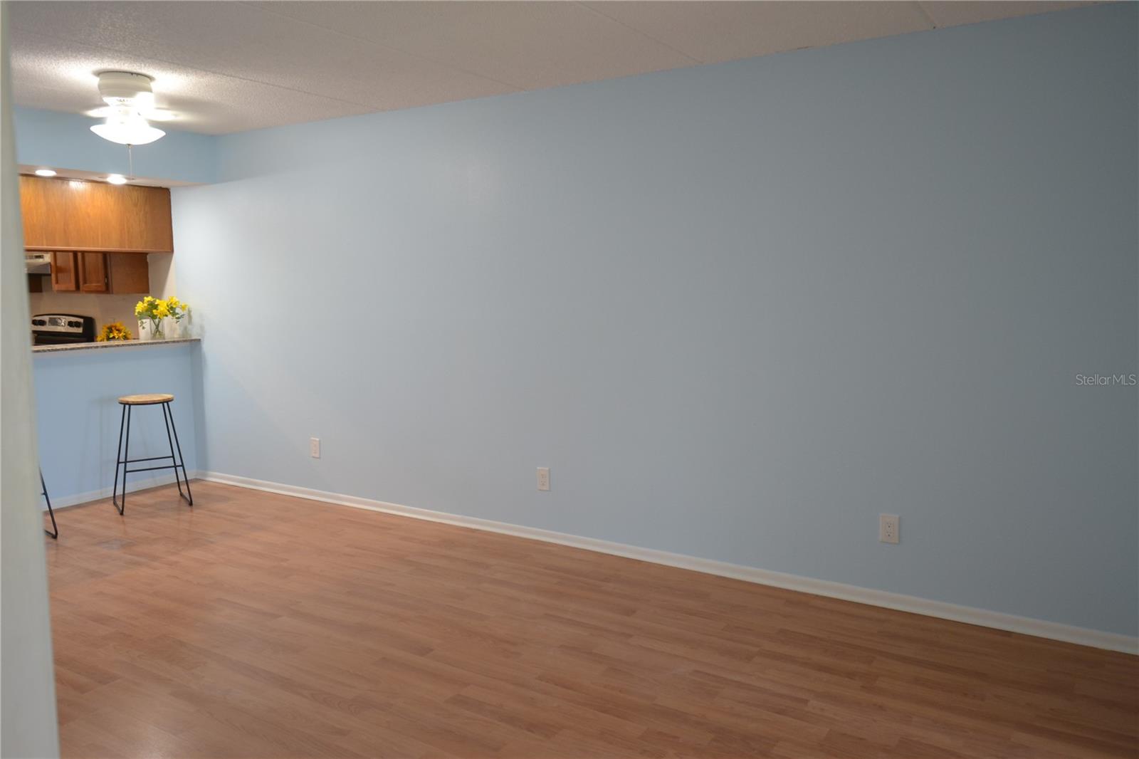 Image 40 of 71 For 209 Woodlake Wynde
