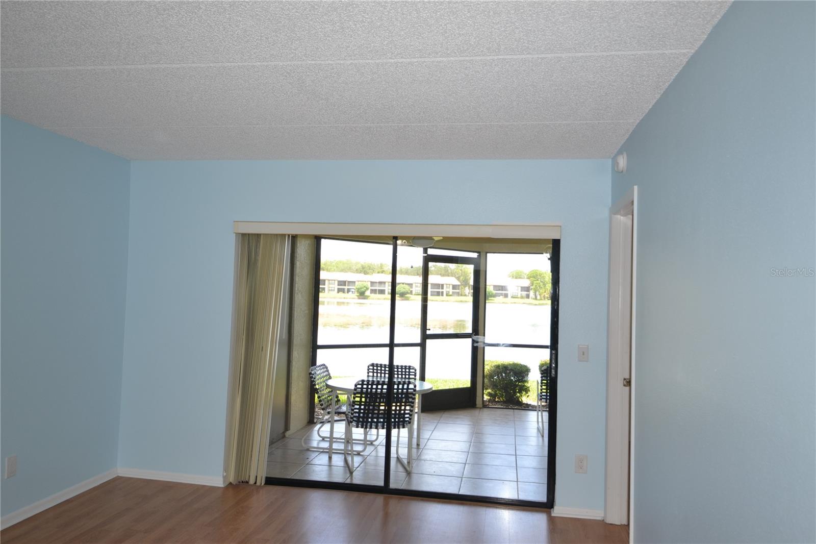 Image 42 of 71 For 209 Woodlake Wynde