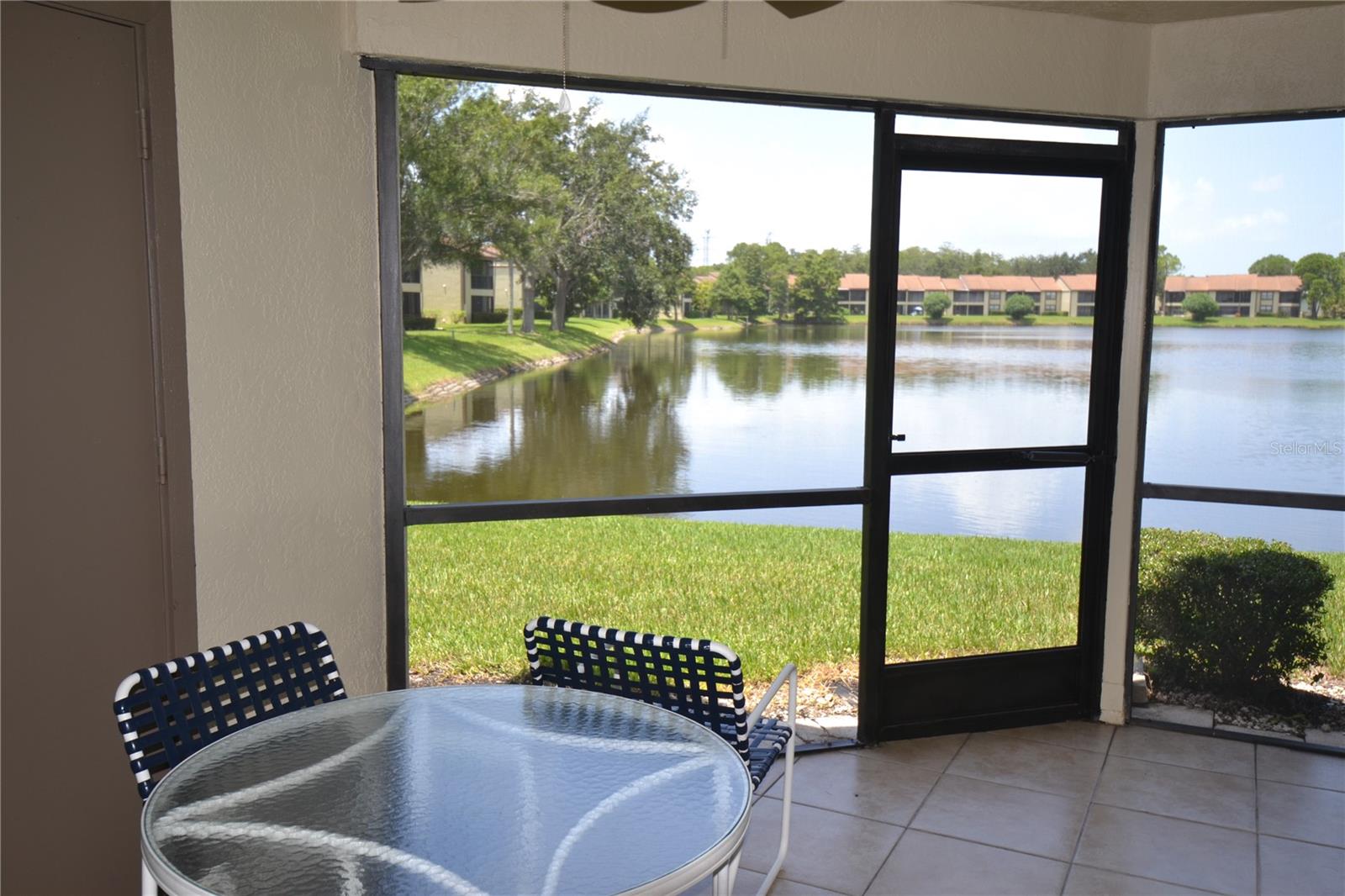 Image 43 of 71 For 209 Woodlake Wynde