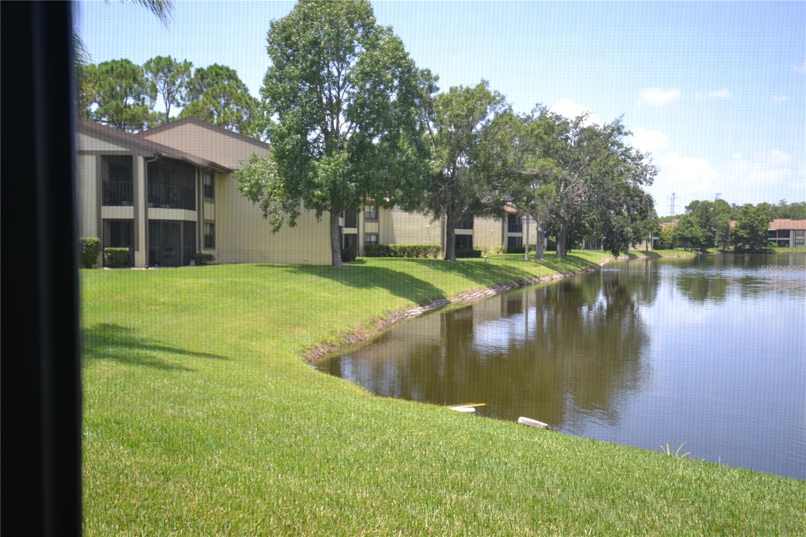 Image 47 of 71 For 209 Woodlake Wynde
