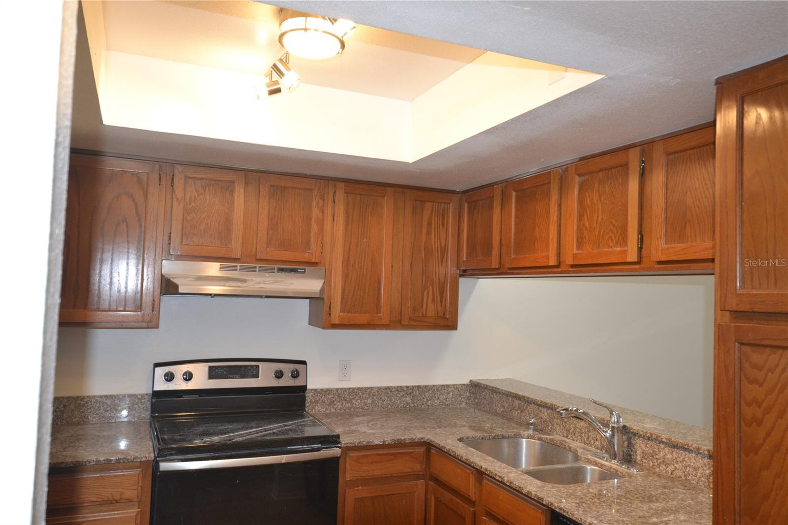Image 5 of 39 For 209 Woodlake Wynde