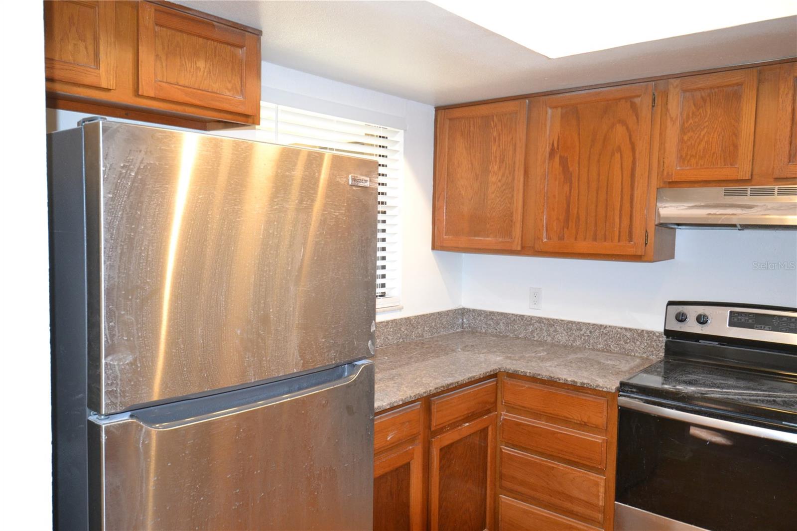 Image 7 of 39 For 209 Woodlake Wynde