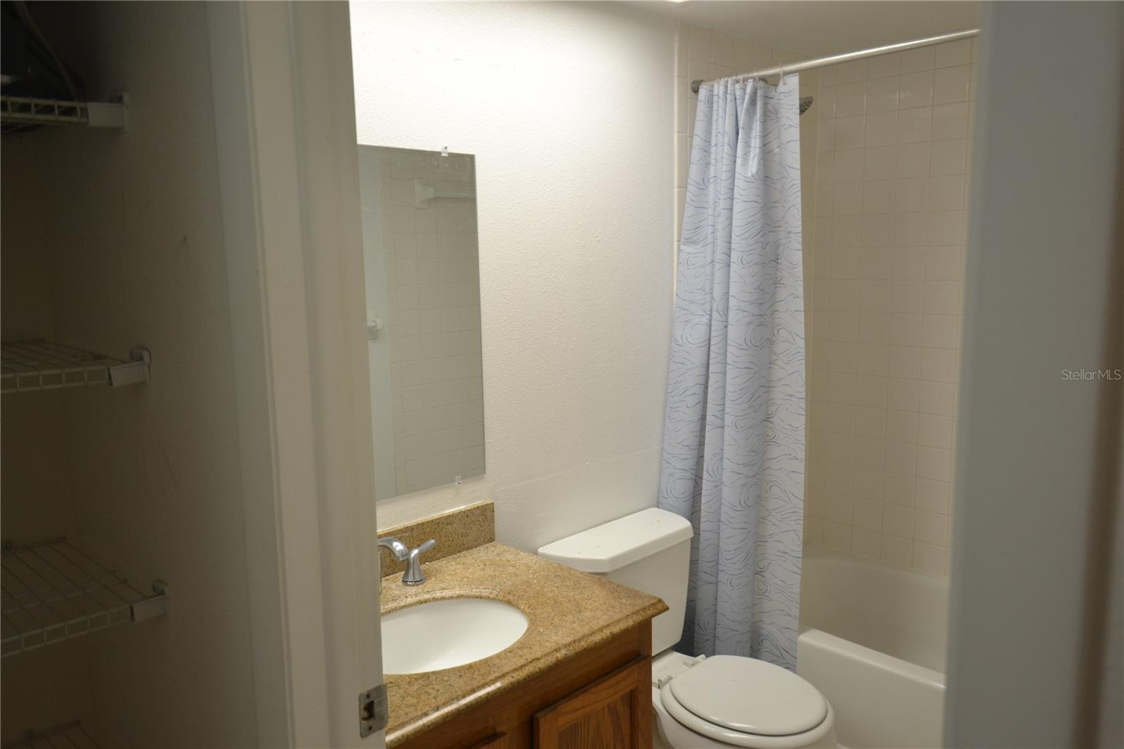 Image 8 of 39 For 209 Woodlake Wynde