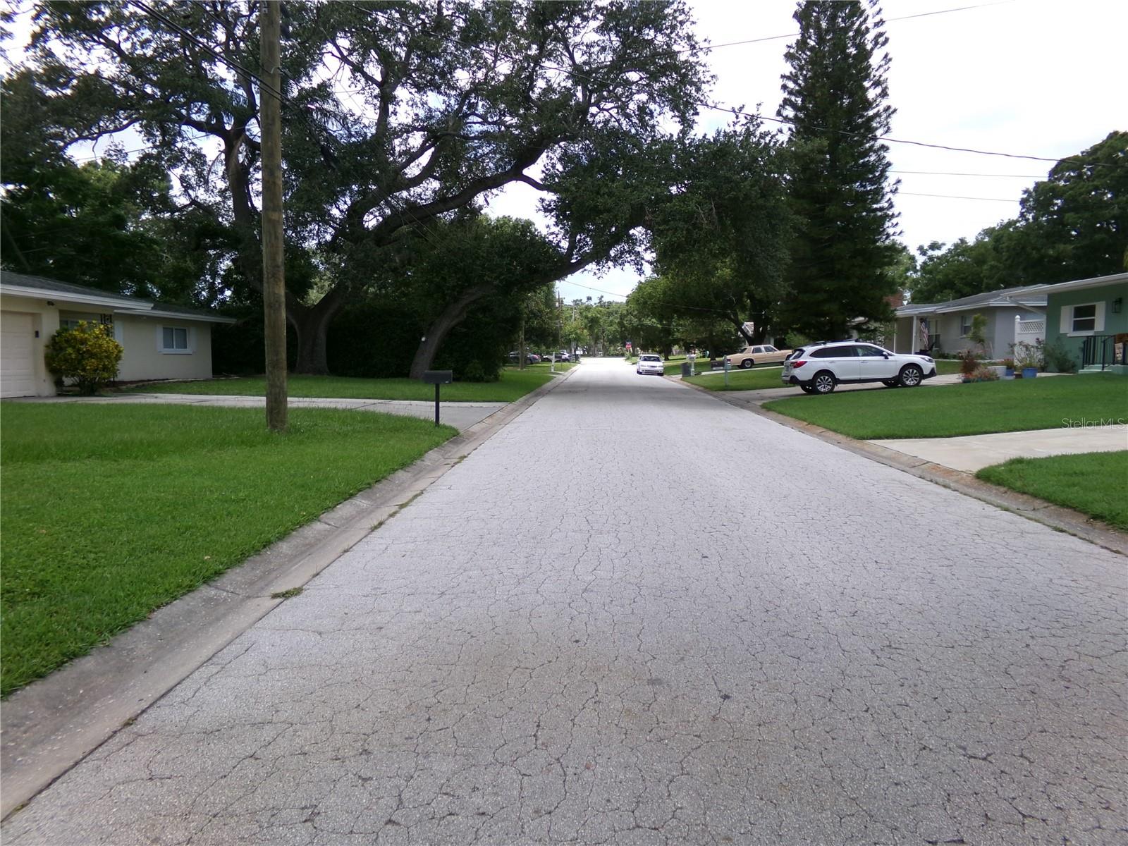 Image 2 of 10 For 2239 Curtis Drive S