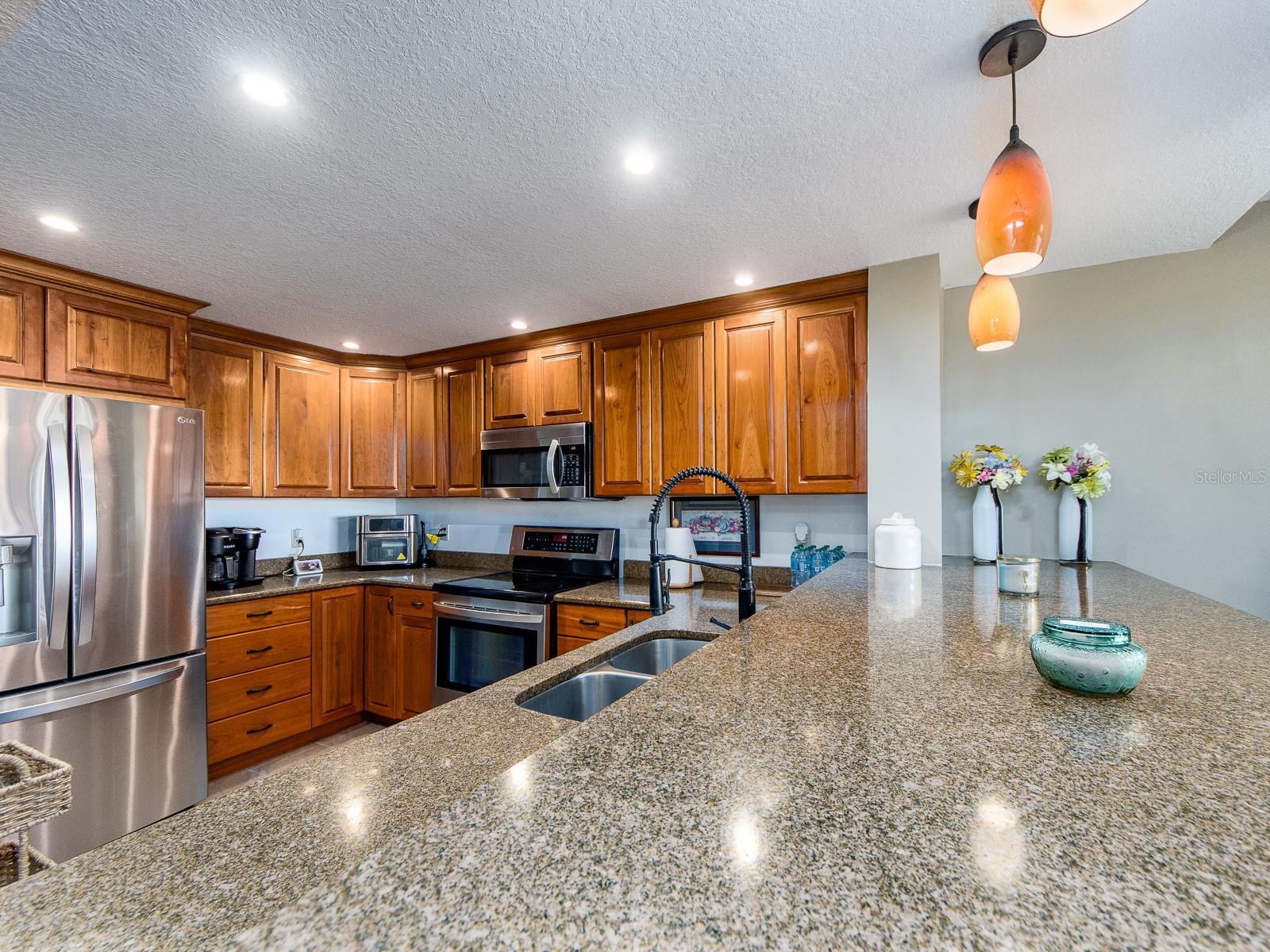 Image 10 of 51 For 51 Island Way 800