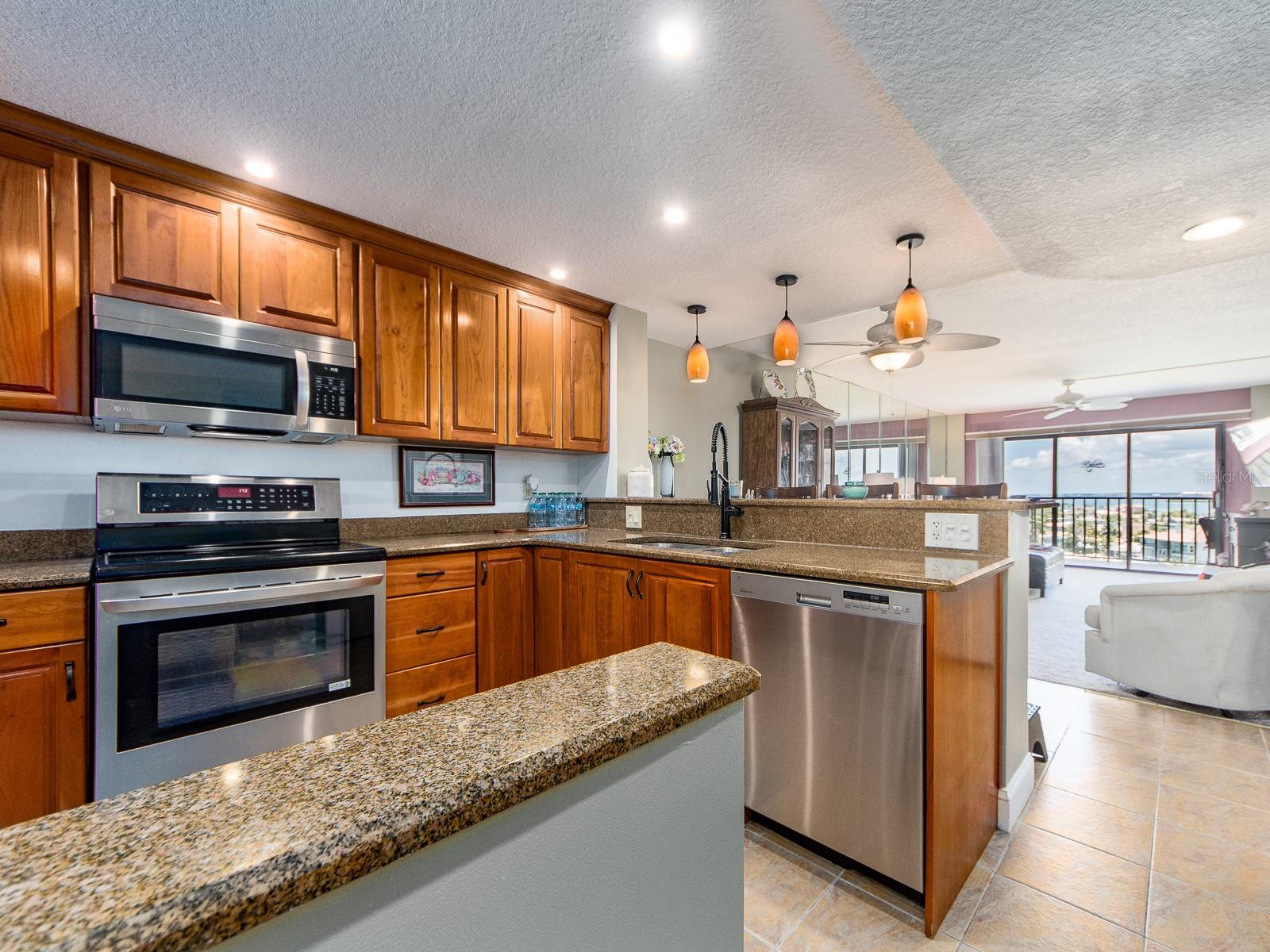 Image 8 of 51 For 51 Island Way 800