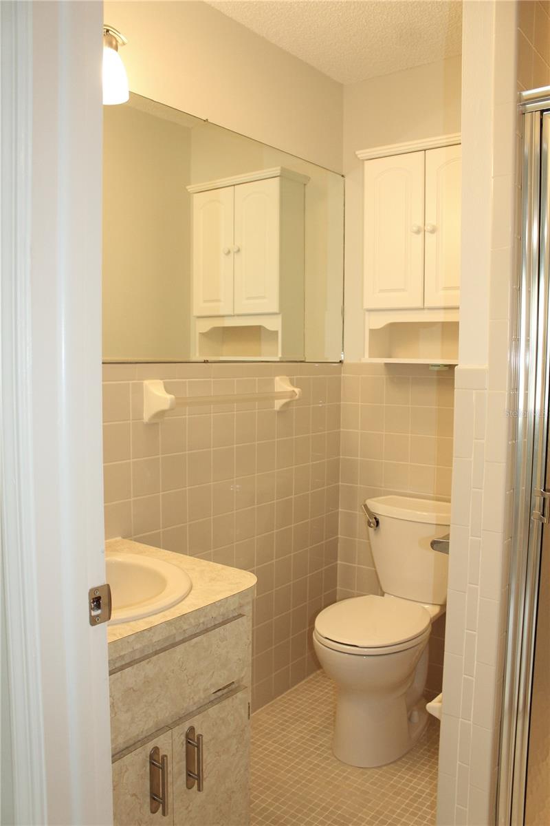 Listing photo id 10 for 6144 Elmhurst Drive