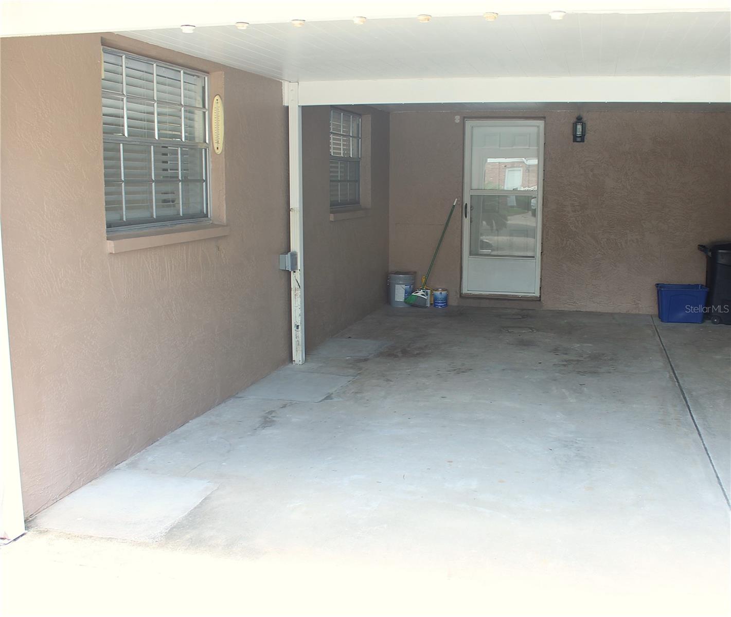 Listing photo id 18 for 6144 Elmhurst Drive