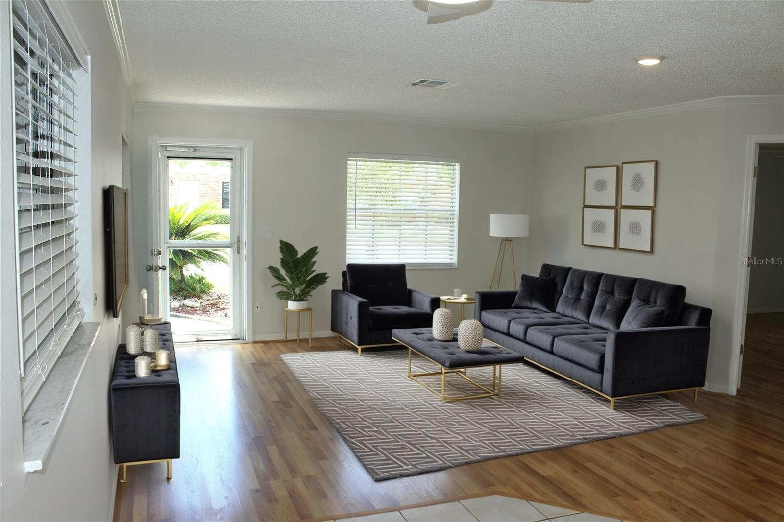 Listing photo id 1 for 6144 Elmhurst Drive
