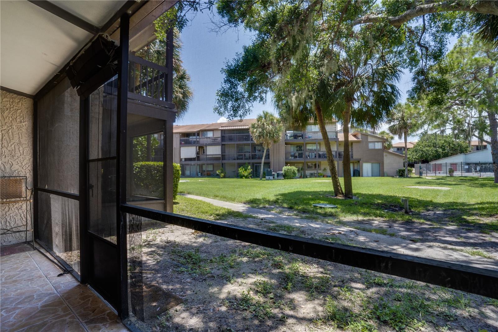Image 16 of 43 For 6338 Newtown Circle 38a6