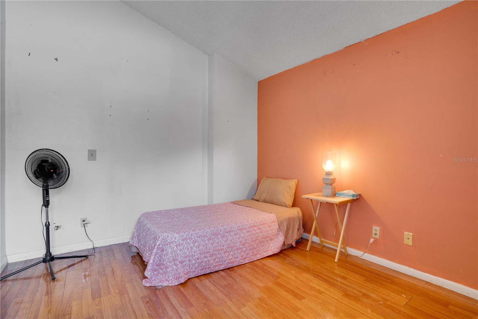 Image 17 of 43 For 6338 Newtown Circle 38a6