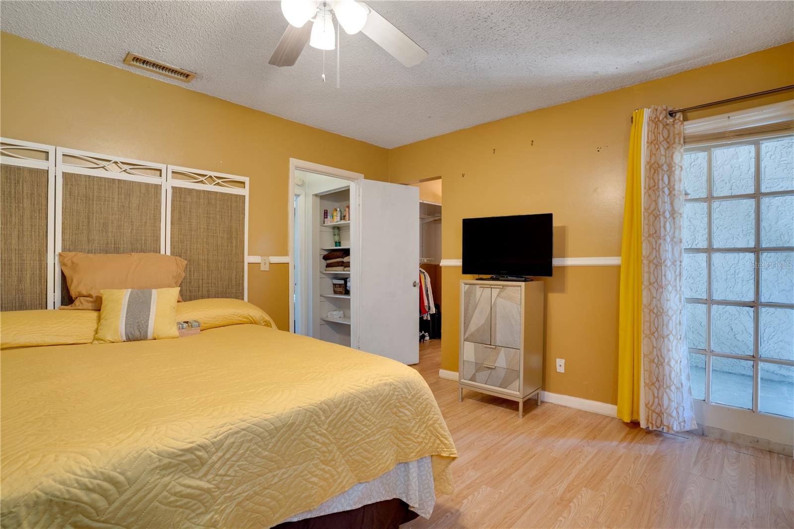 Image 19 of 43 For 6338 Newtown Circle 38a6