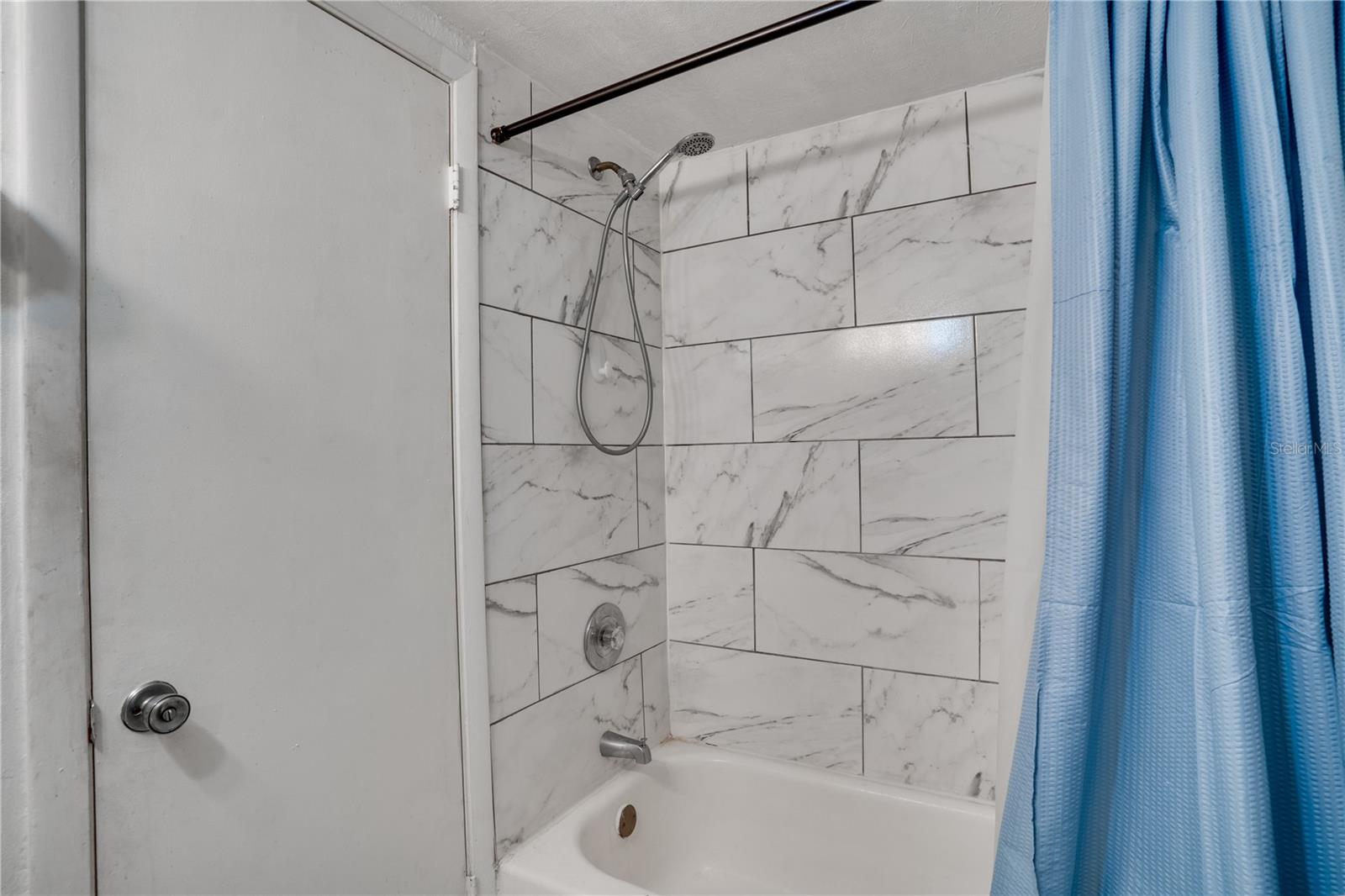 Image 22 of 43 For 6338 Newtown Circle 38a6