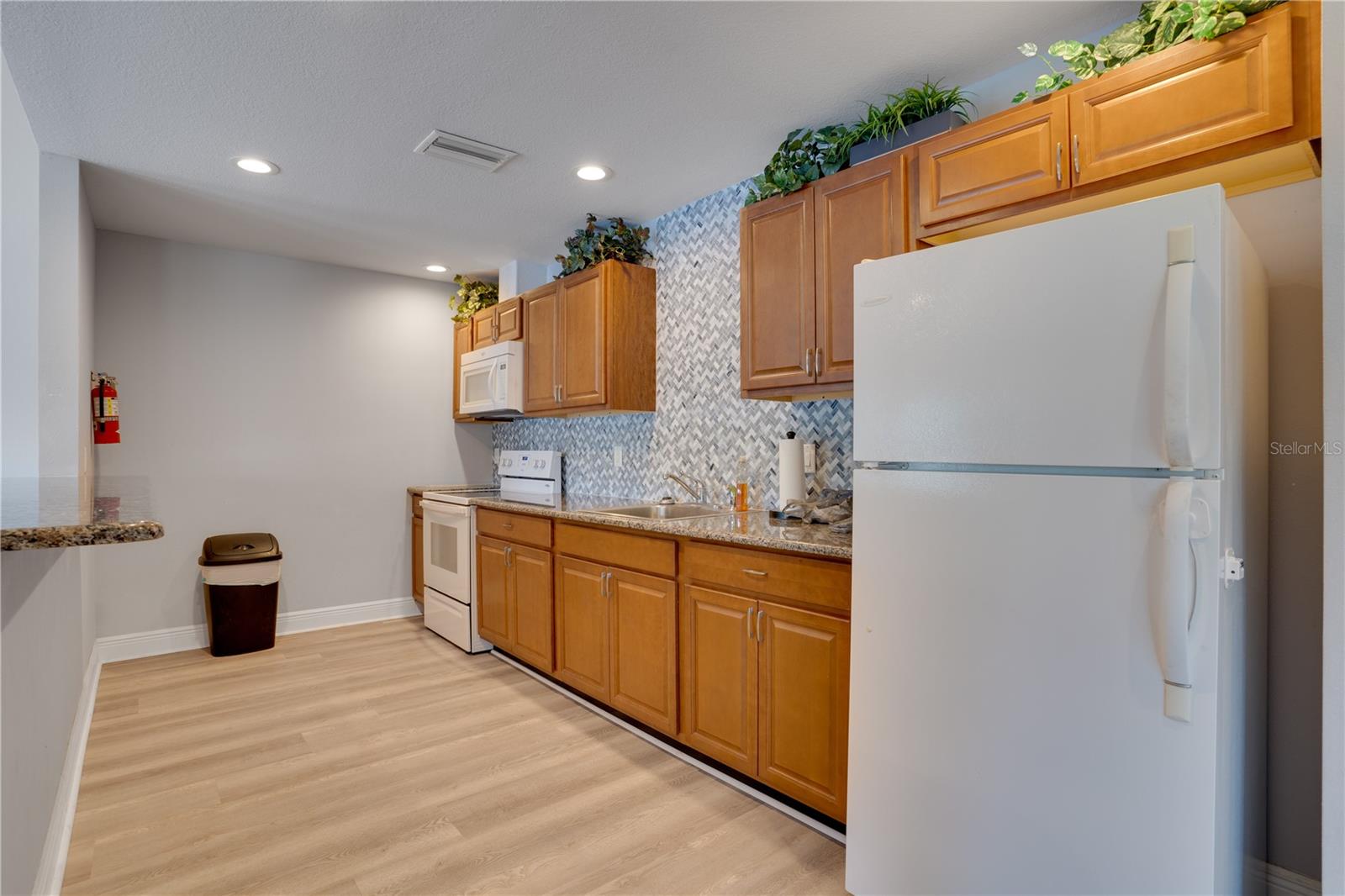 Image 33 of 43 For 6338 Newtown Circle 38a6