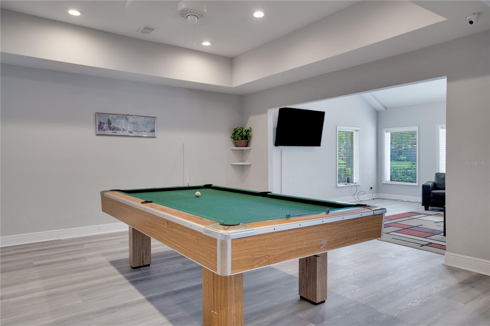 Image 34 of 43 For 6338 Newtown Circle 38a6