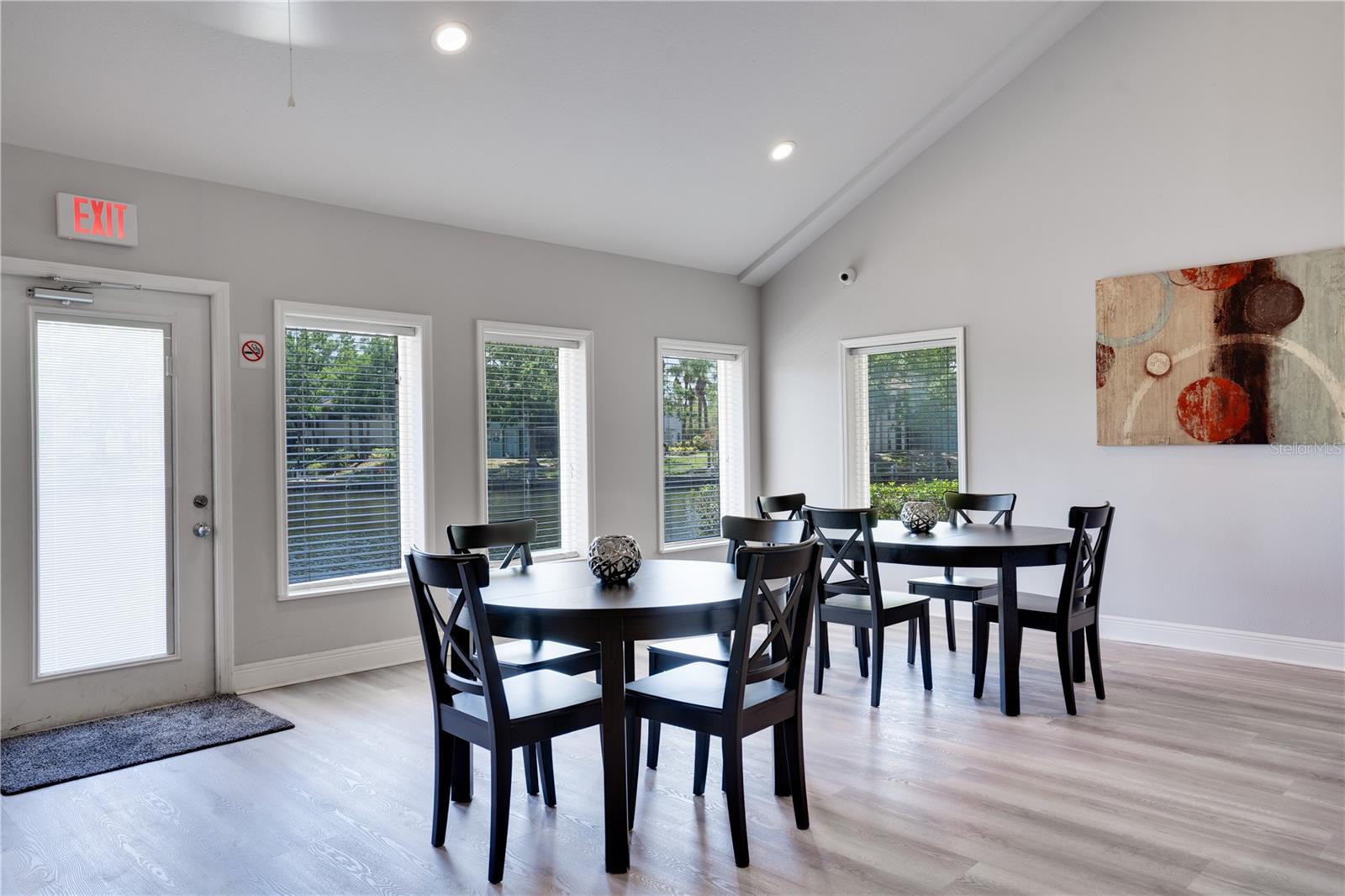 Image 36 of 43 For 6338 Newtown Circle 38a6