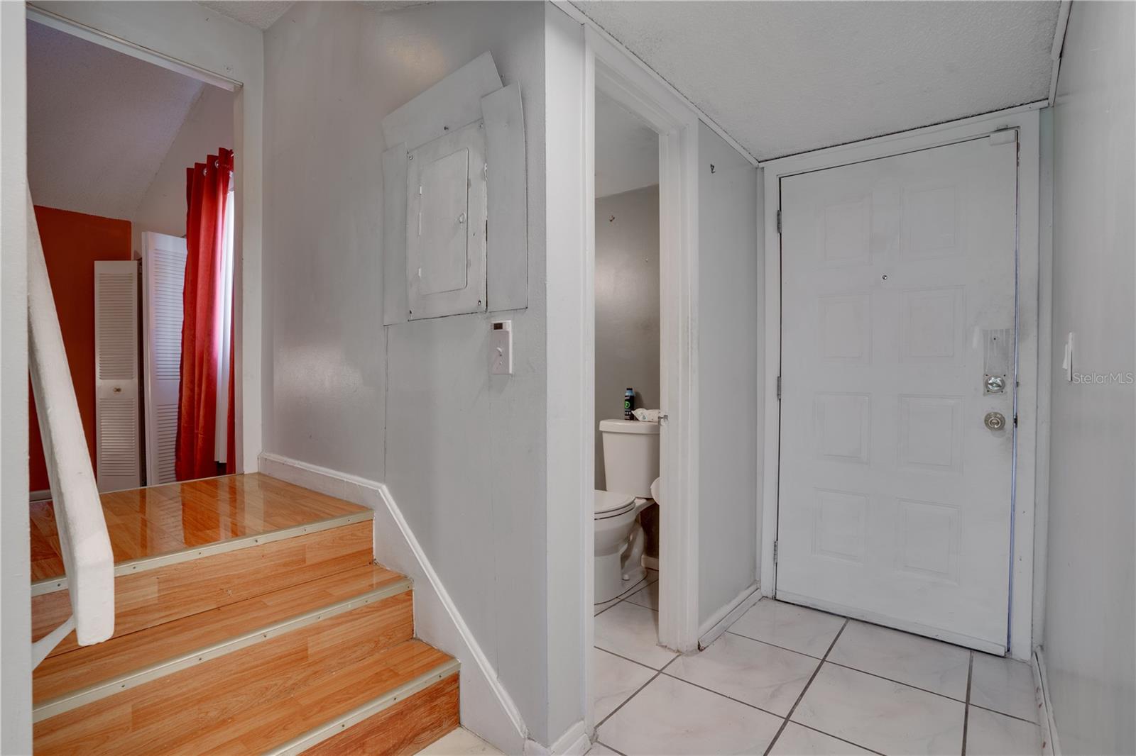 Image 4 of 43 For 6338 Newtown Circle 38a6
