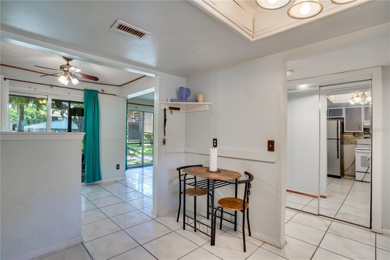 Image 6 of 43 For 6338 Newtown Circle 38a6