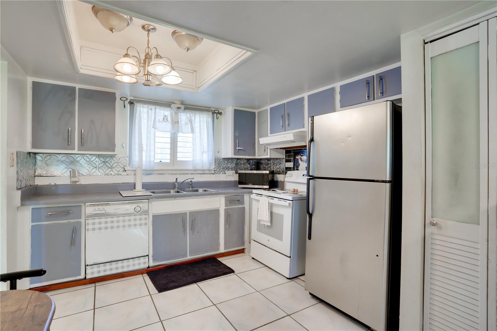 Image 7 of 43 For 6338 Newtown Circle 38a6