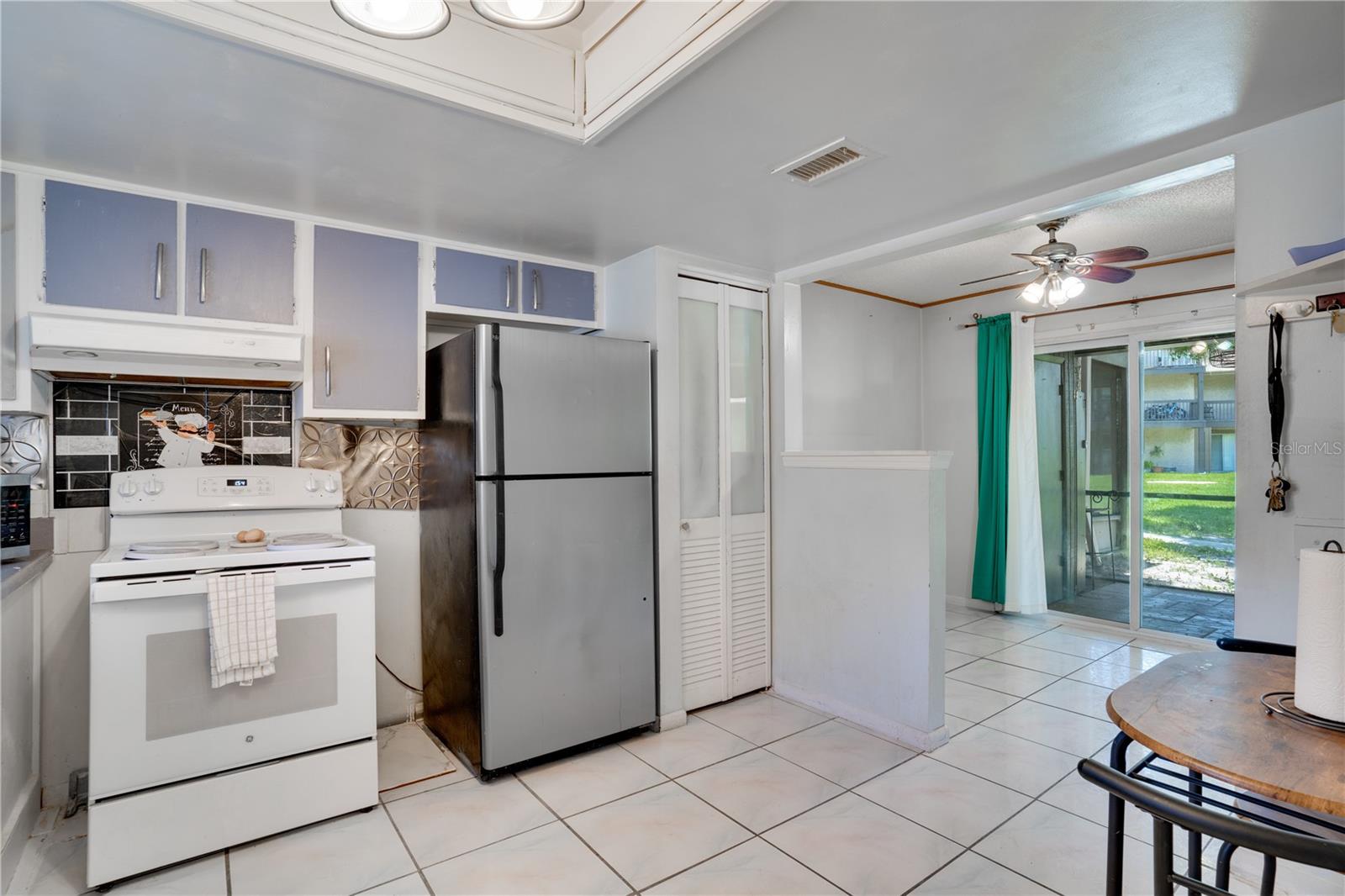 Image 8 of 43 For 6338 Newtown Circle 38a6