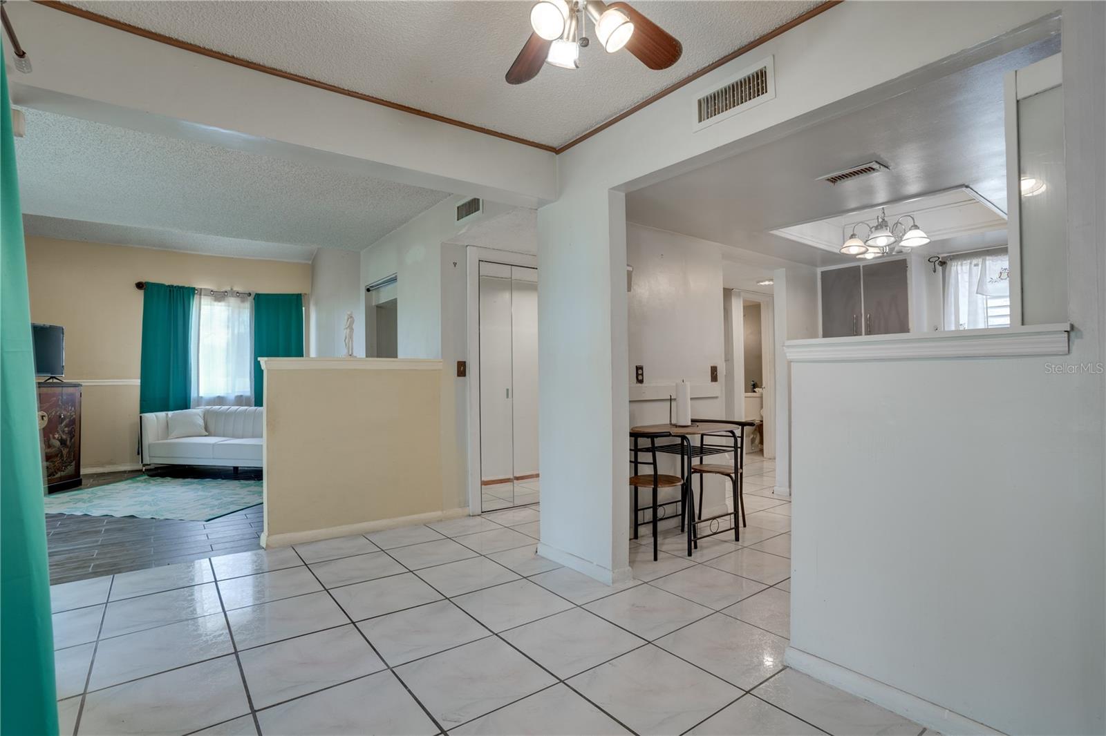 Image 9 of 43 For 6338 Newtown Circle 38a6