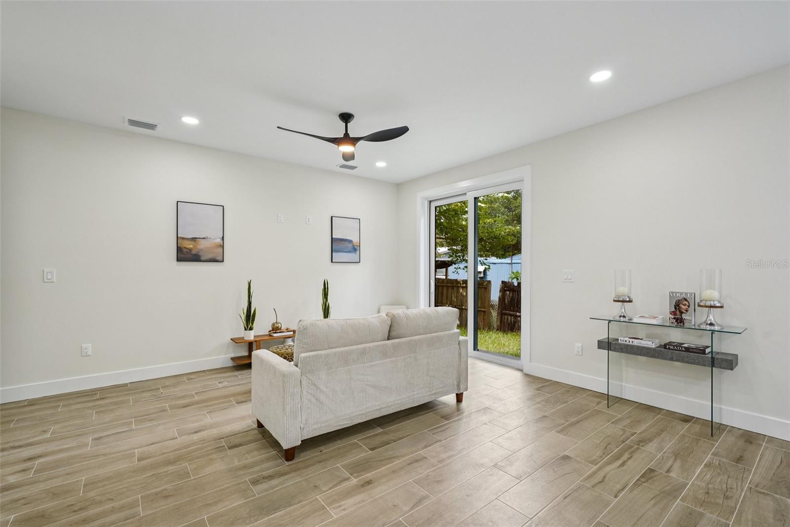 Image 11 of 52 For 12240 Land Street