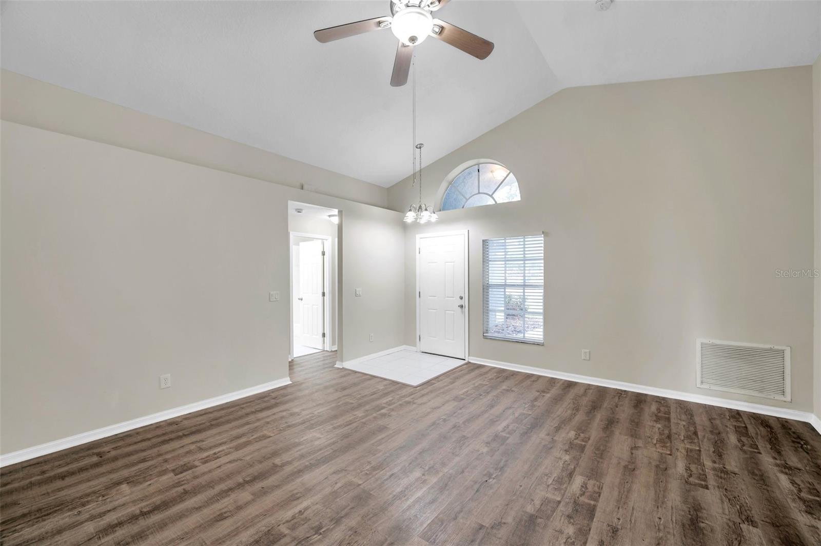Image 10 of 41 For 243 Chardonnay Place